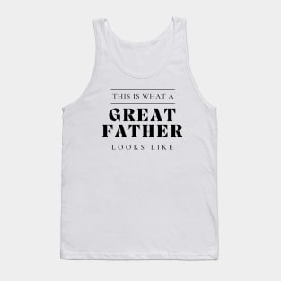 This Is What A Great Father Looks Like. Classic Dad Design for Fathers Day. Tank Top